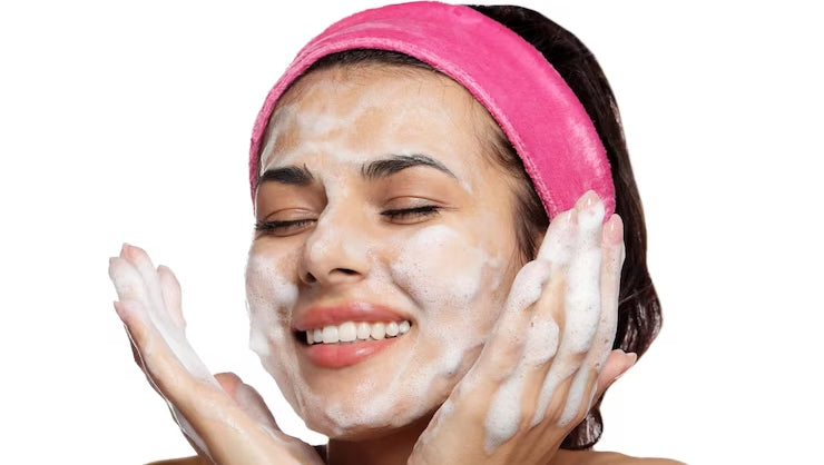 Difference Between Foaming Face Wash VS Normal Face Wash