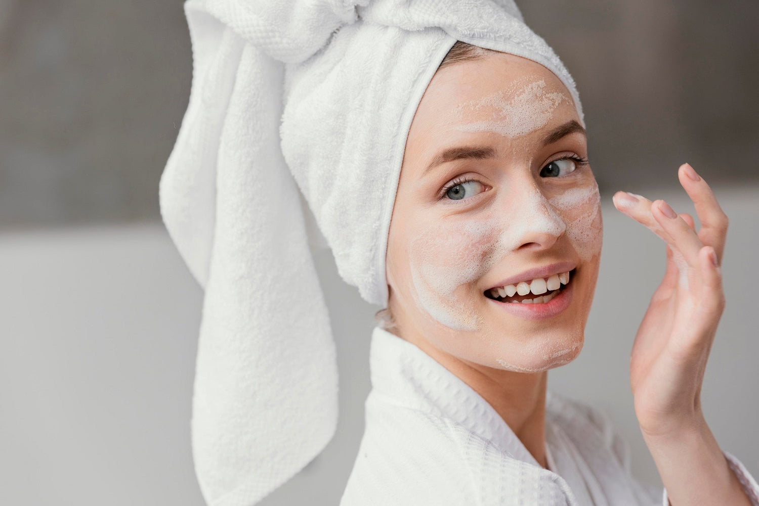 Hyaluronic Acid Face Wash (Gold Face Wash) Benefits
