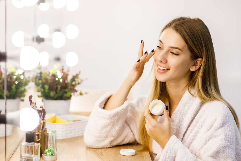 Which Is Better, Under Eye Cream or Serum?